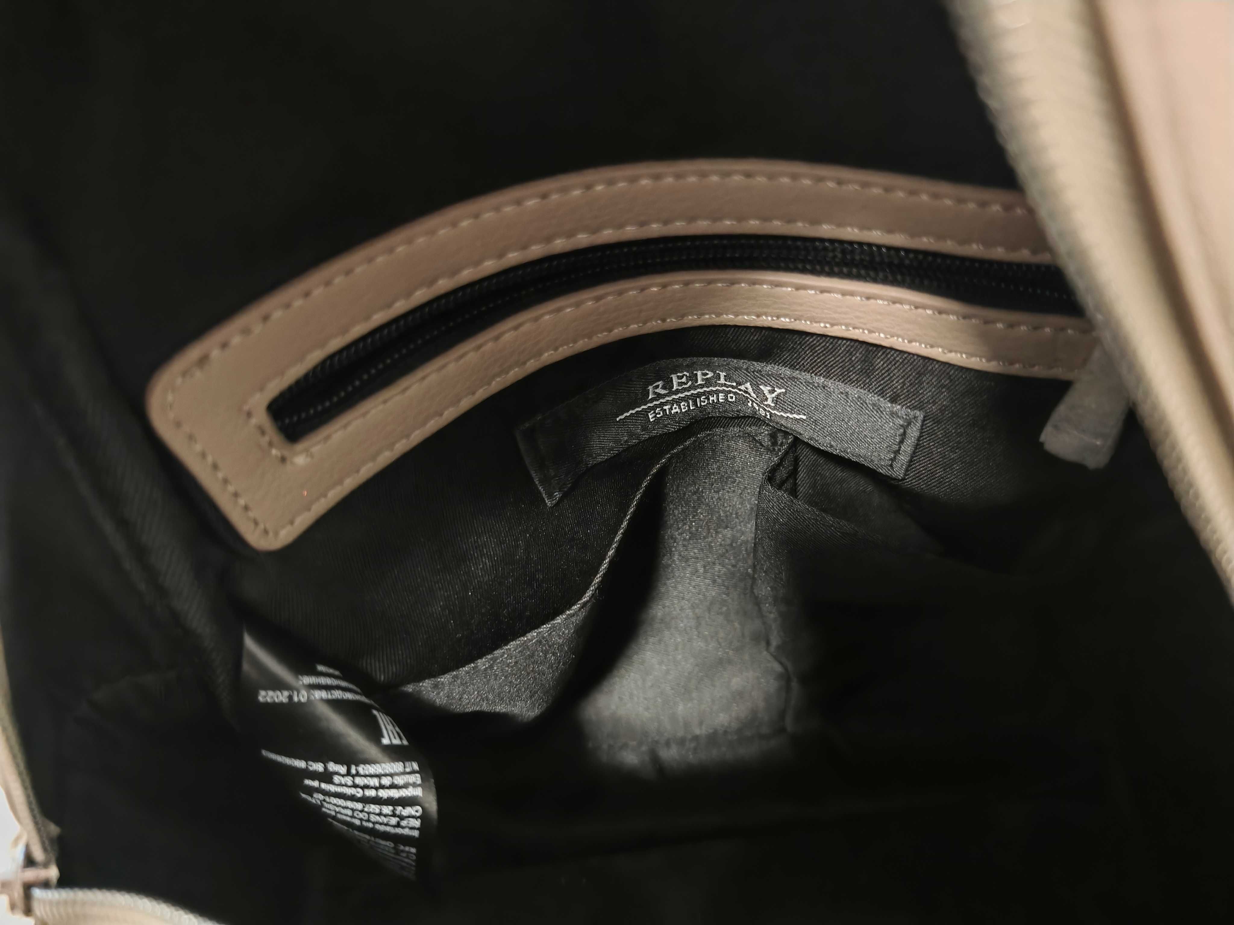 Rucsac Review nou