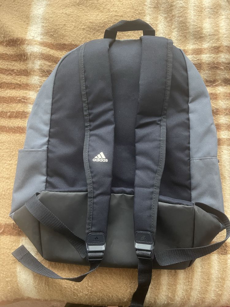 Чисто нова раница Adidas 23L