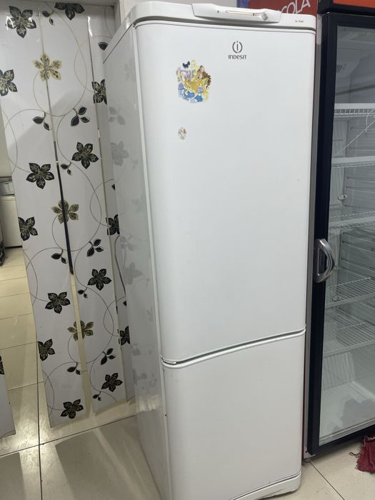 Продаю холодильник индезит