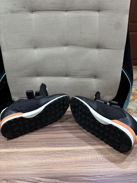 Vand adidasi Calvin Klein ptr copii marimea 31 in stare foarte buna