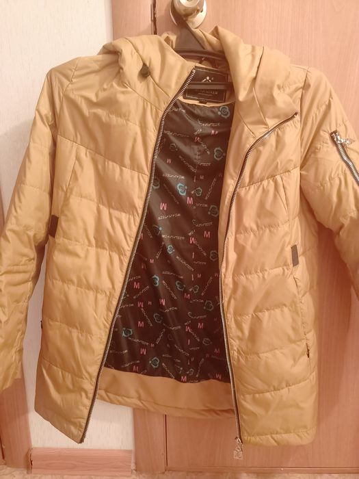 Срочноо в отличном состояний Продам демисезонную одежду