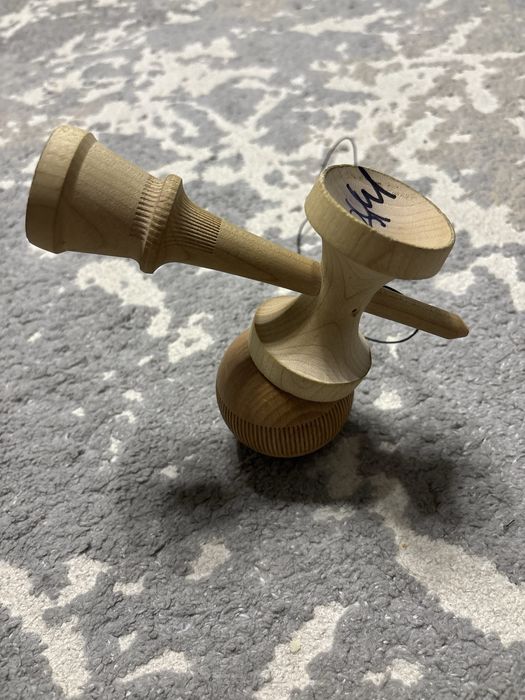 Kendama Sweets Broken Bones Natural semnata de Bisoi si Mocioiu