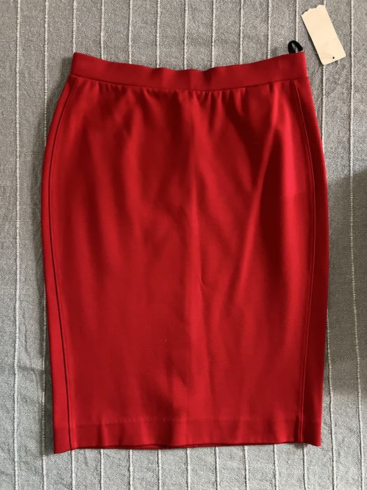 Uniqlo нова червена пола Л