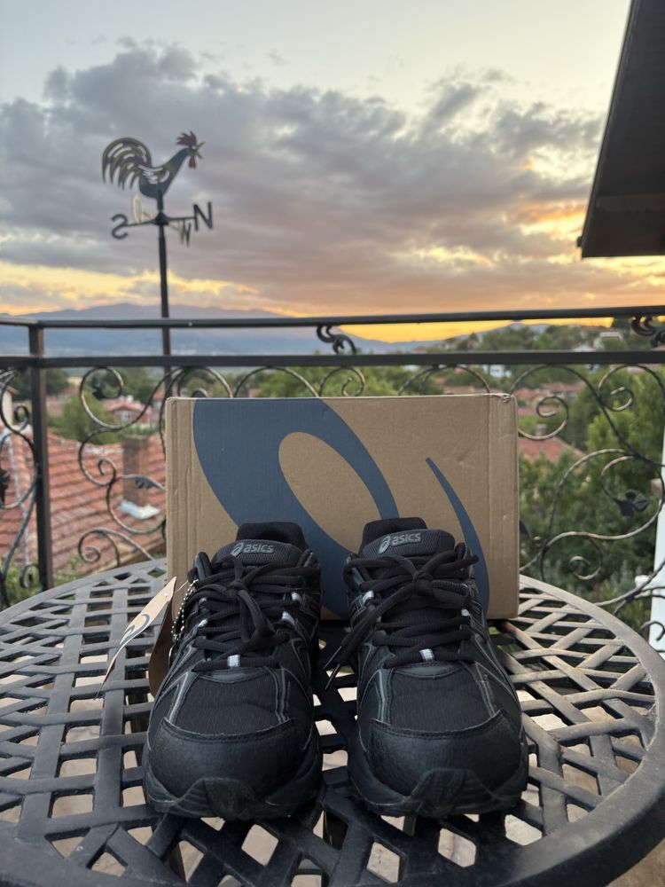 Asics Gel-Kahana 8 Black Rose Gold