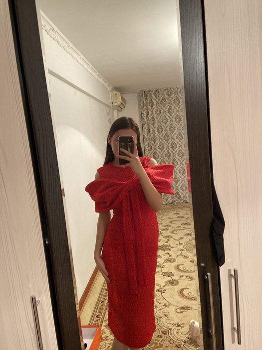 Платье вечернее, Красное платье с бантом