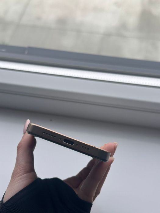 Iphone 16 pro Desert Titanium