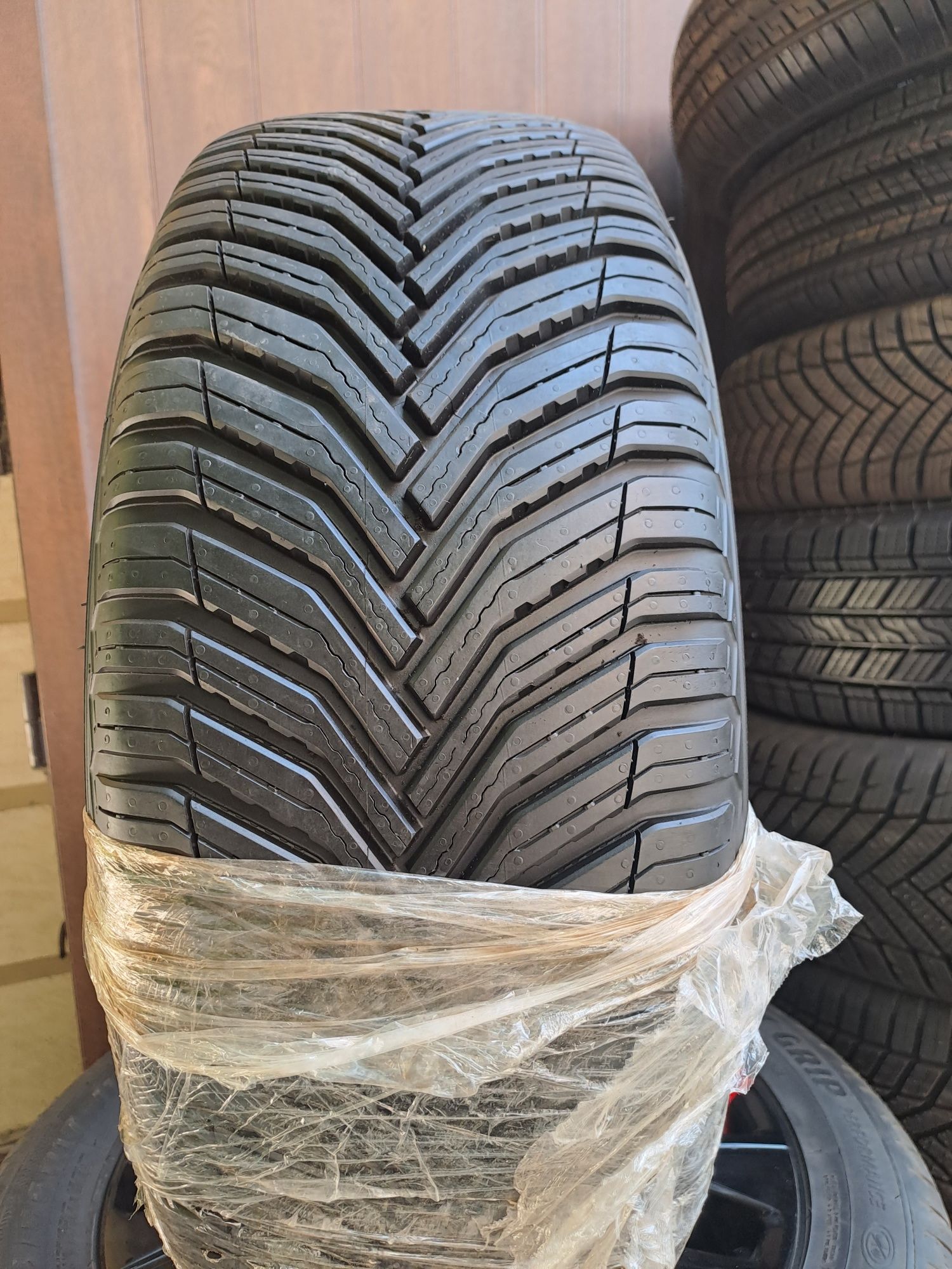 Michelin 215/55R17 holati a'lo darajada