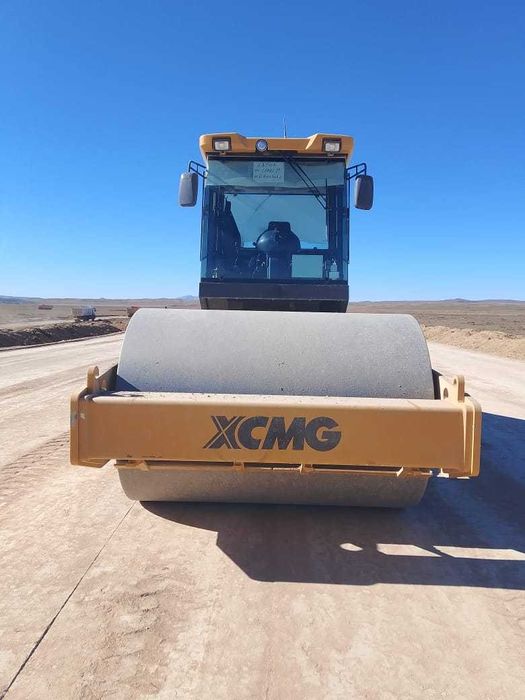 Сдается в аренду вибрационный грунтовый каток XCMG XS163J (16 тонн).