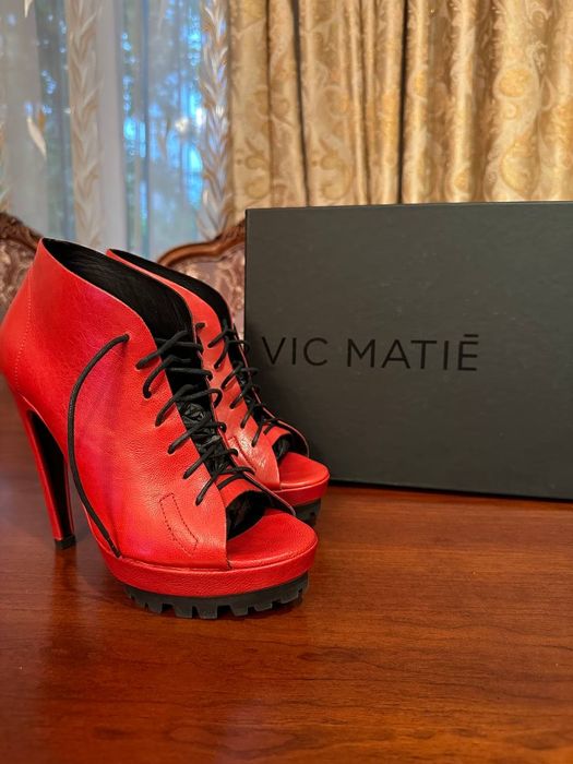 Продам итальянские кожаные ботильоны