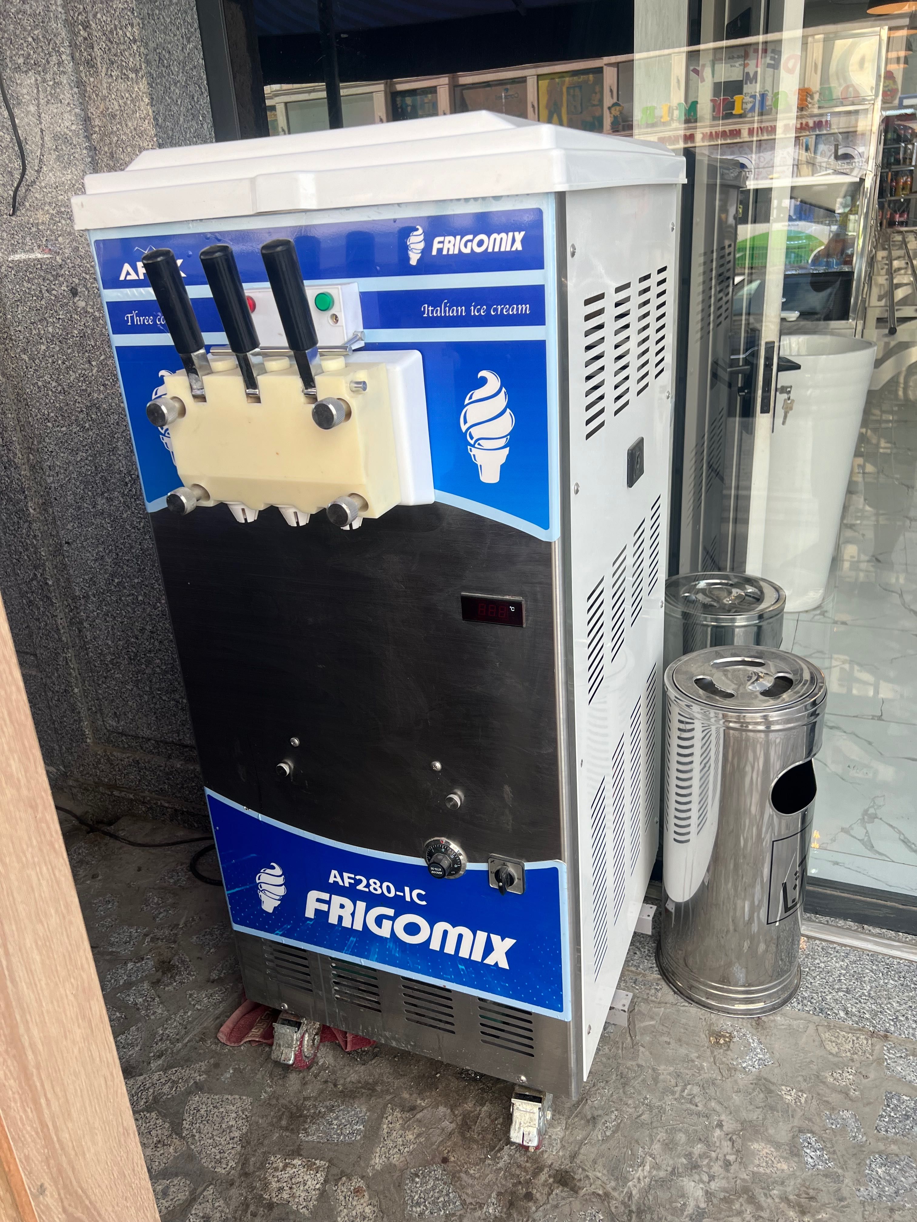 Срочно продаётся фрейзер для мороженого