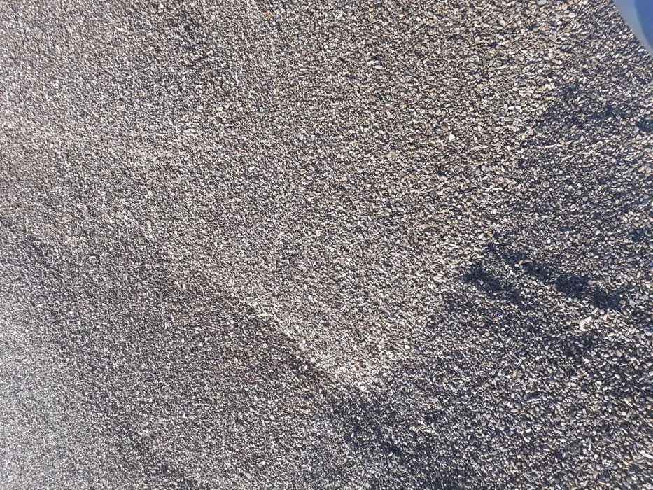 Balast, nisip, piatră concasată, ciment, fier