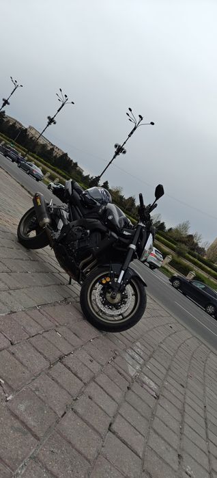 Yamaha FZ1 naked
