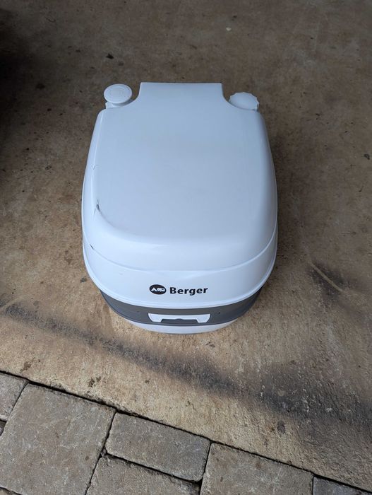 WC mobil "Berger " cu indicator de nivel si pompa de apa