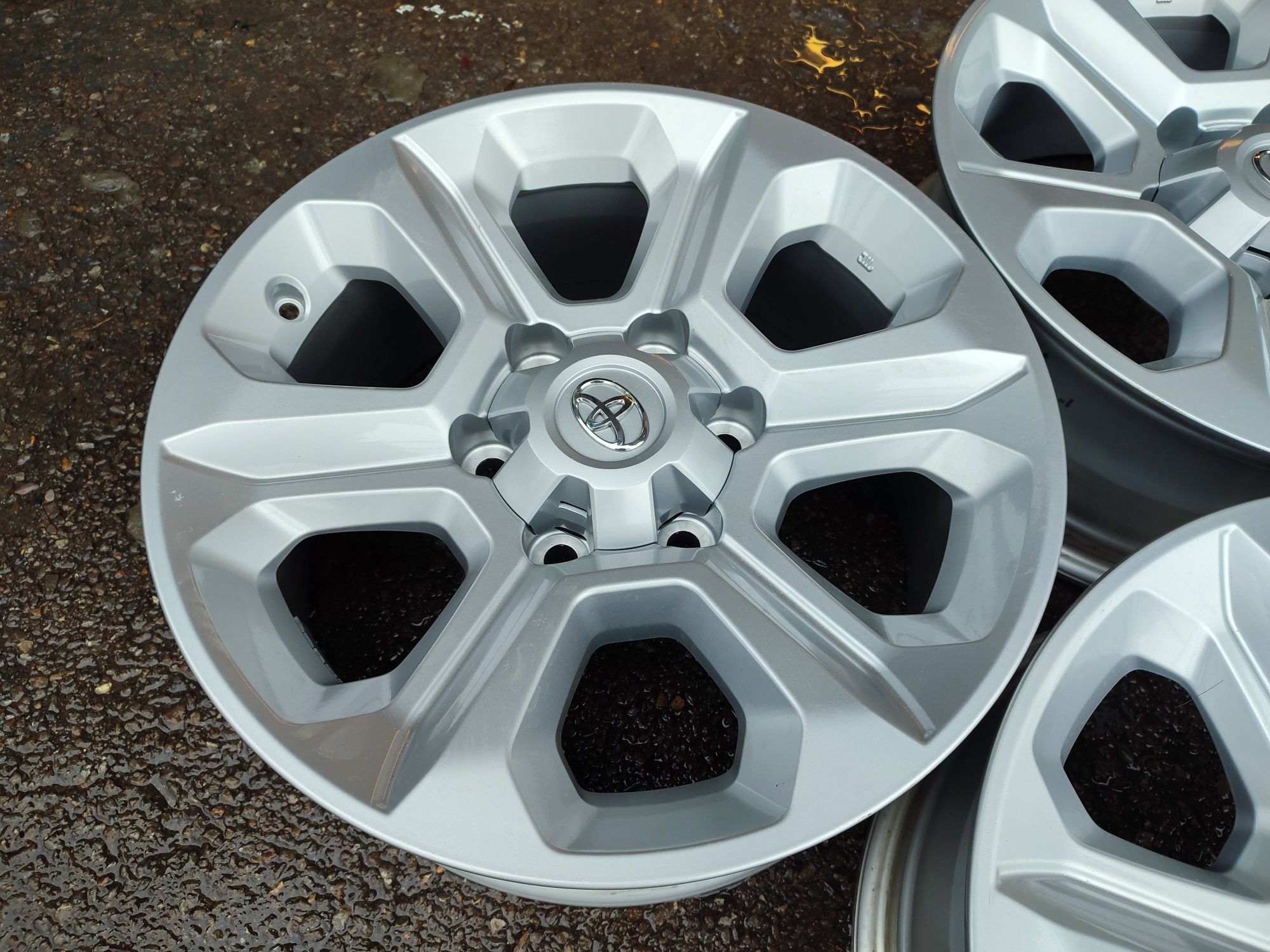 17" оригинални алуминиеви джанти за Toyota Land cruiser...