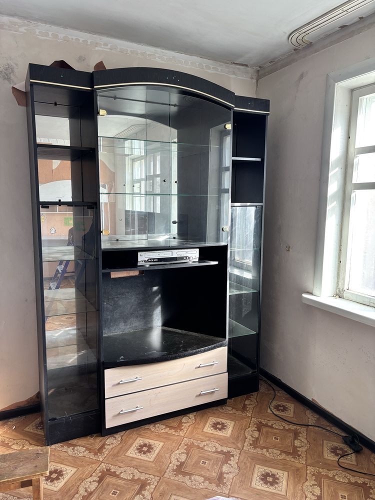Продам сервант в зал
