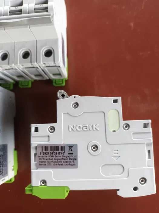 Siguranțe automate C 80amperi,63,40,20,16 amperi.415 volți.400