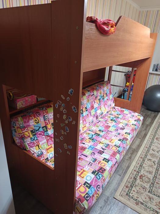 Двухъярусная кровать