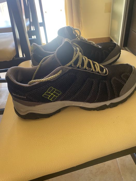 Vind adidasi columbia marimea 42