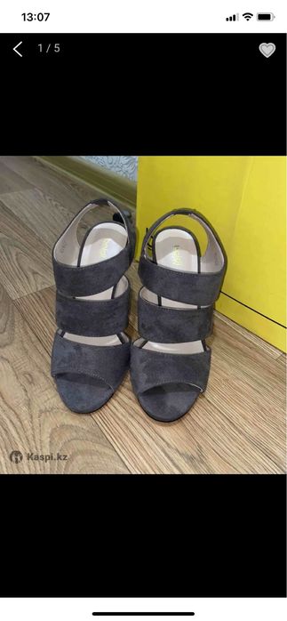 Продаю новые босоножки Baldi