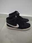 Vând Nike court vision
