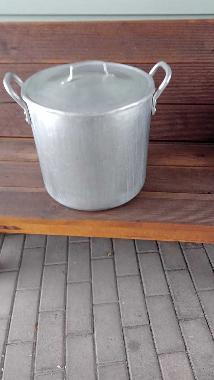 Продам алюминиевую кастрюлю
