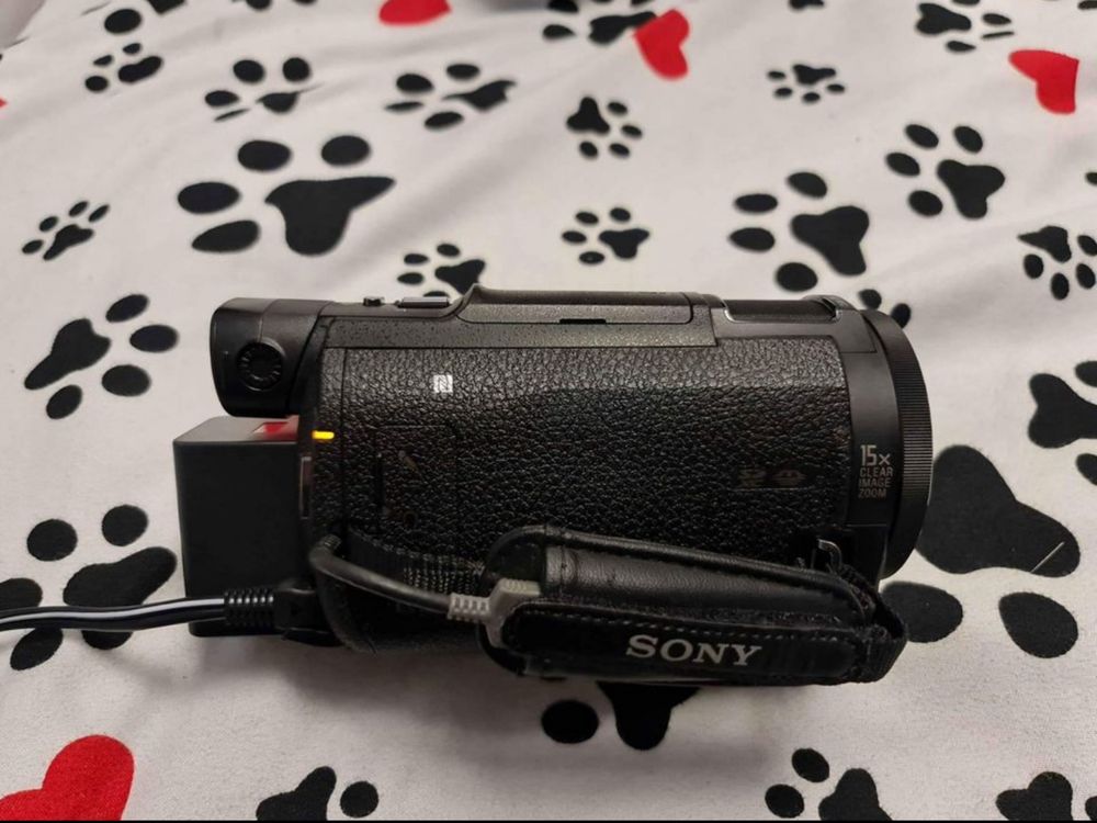 Nikon D5000 si Sony FDR-AX33 Foto & Video