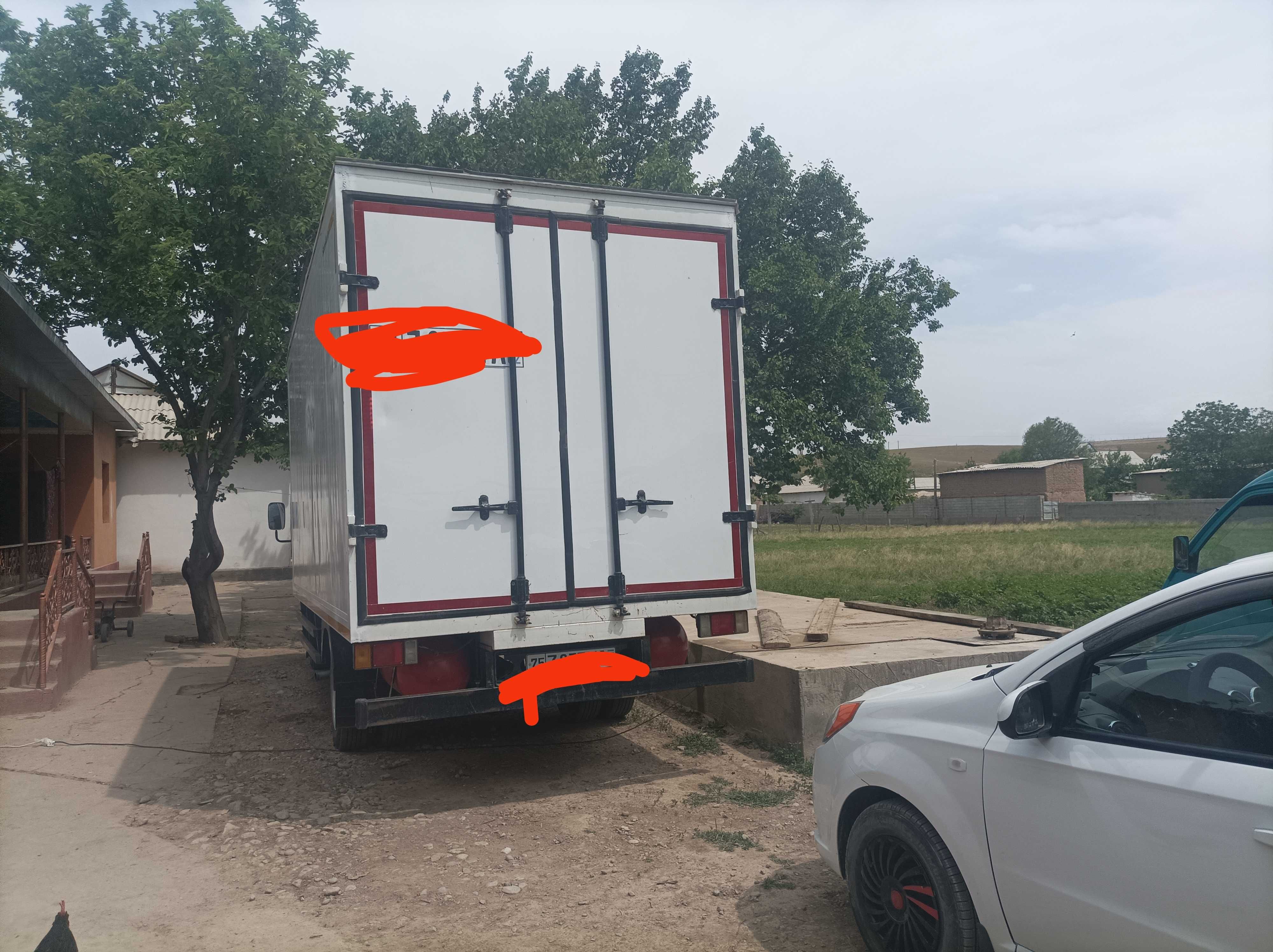 ISUZU 2009 srochno sotiladi