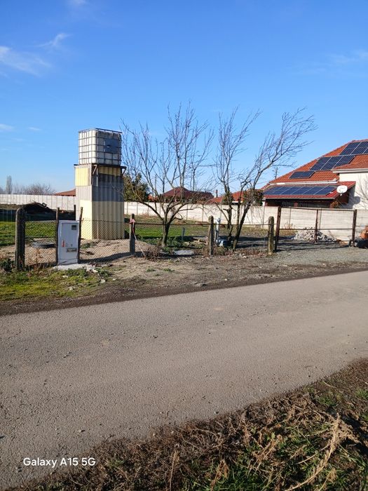 Teren intravilan 14 arii cu branșament apa si curent