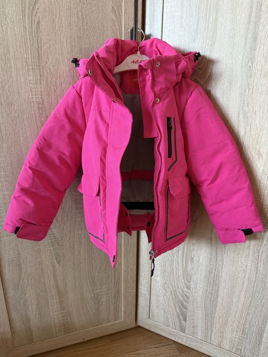 Продам зимнюю куртку на девочку