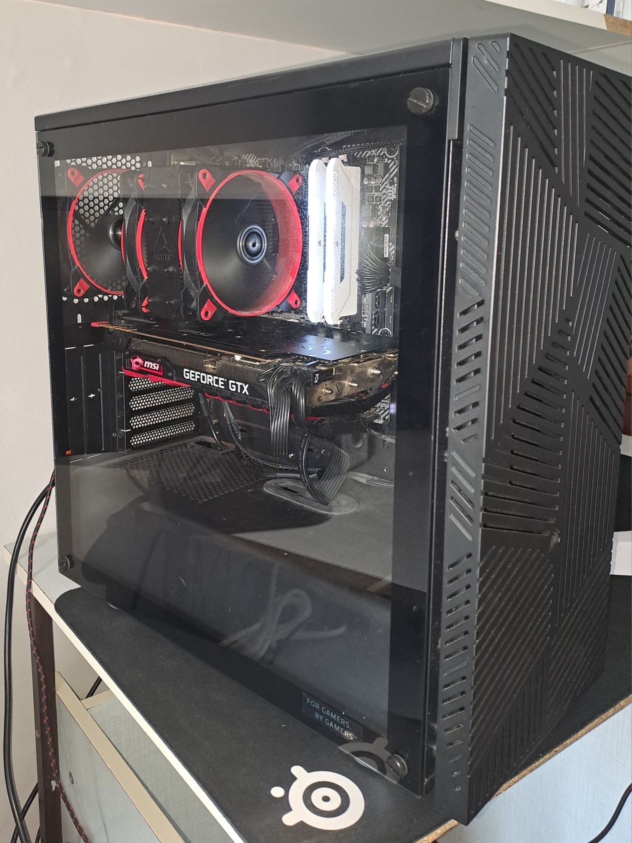 Компютър с Ryzen 5 5600X, NVIDIA GTX 1080 Ti– Отличен за игри и работа