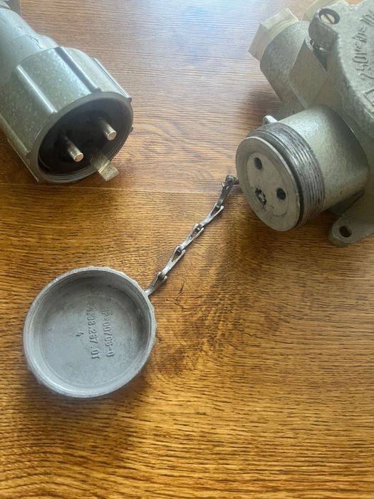 Contactor pentru hală mediu gazos