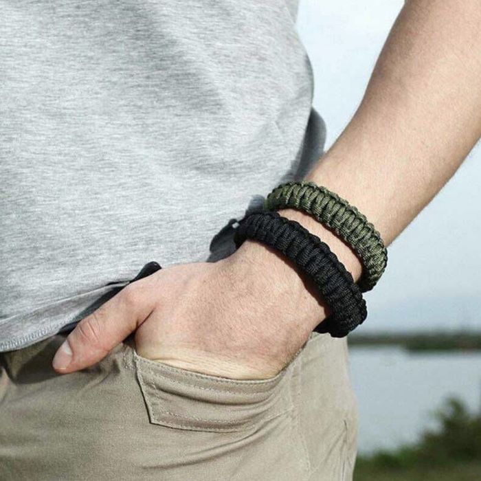 Гривна за оцеляване от паракорд с ножче