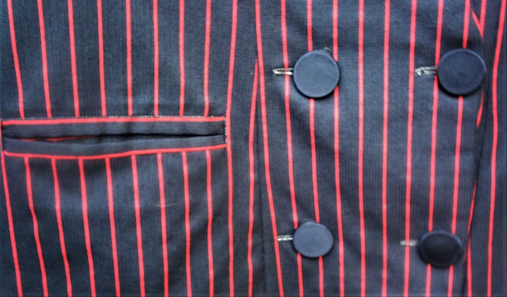 Sacou/blazer NEGRU cu dungi verticale ROŞII din stofă_made in Romania