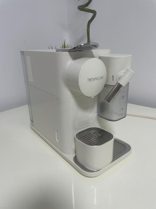 Espressor Nespresso Lattissima One Evolution / Suport Metalic Capsule