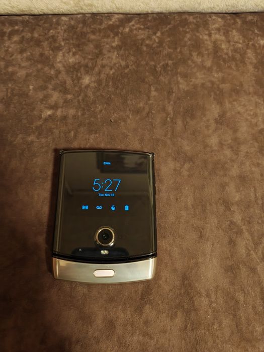 Телефон Motorola razr