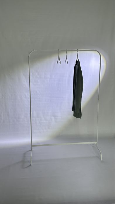 Стойка для одежды, вешалка