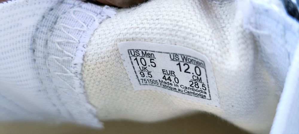 Teniși Vans Slip-On material textil, măsura 44, noi nouți, nepurtati.