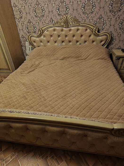 Двуспальная кровать