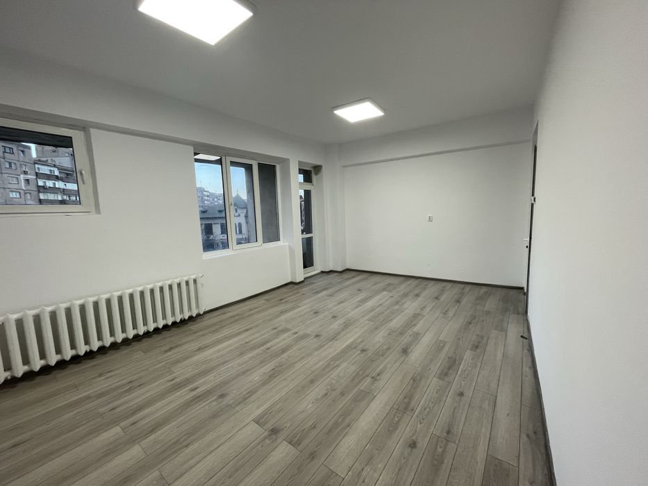 Spatiu birou  balcon centru Independentei it consultanta