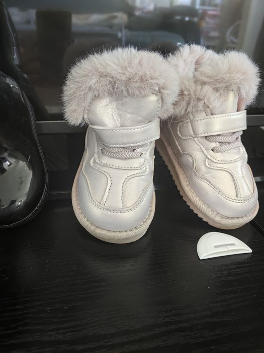 Продам обувь детскую