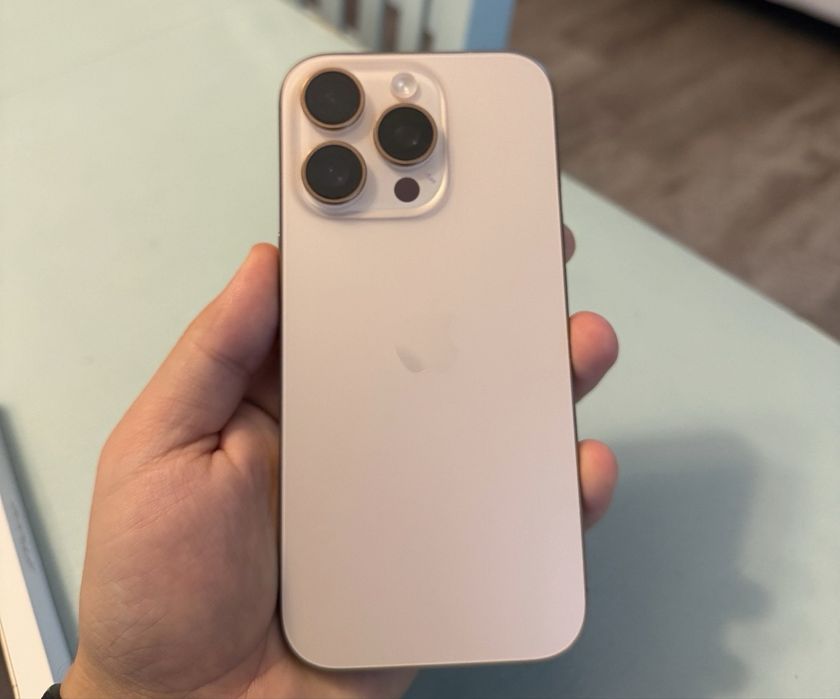 Iphone 16 pro desert titanium