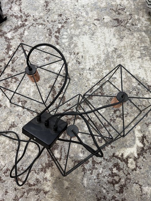 Spoturi 3 pentru interior pret este 200