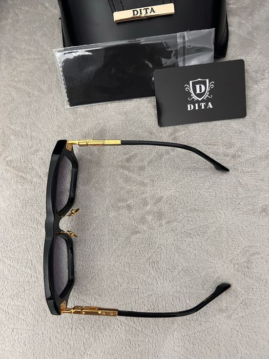 Ochelari de soare dita