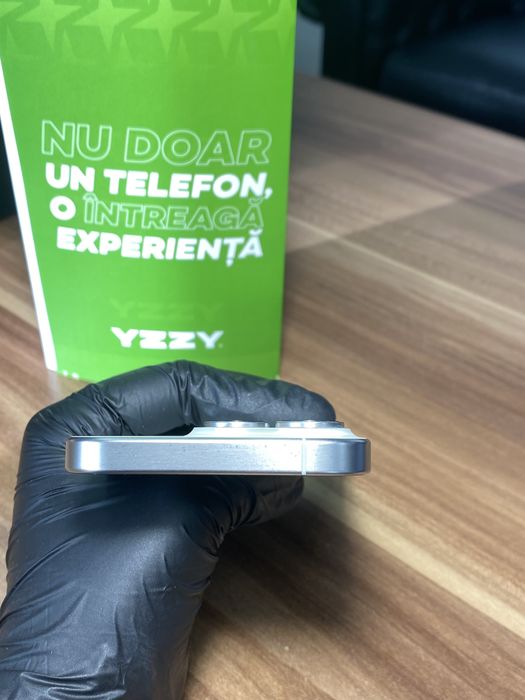 iPhone 15 Pro / 128 GB / Sănătate baterie 90% / Foarte bun