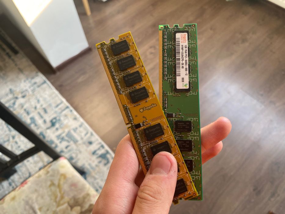 Продаю плашки ОЗУ DDR2 на 1 ГБ каждая