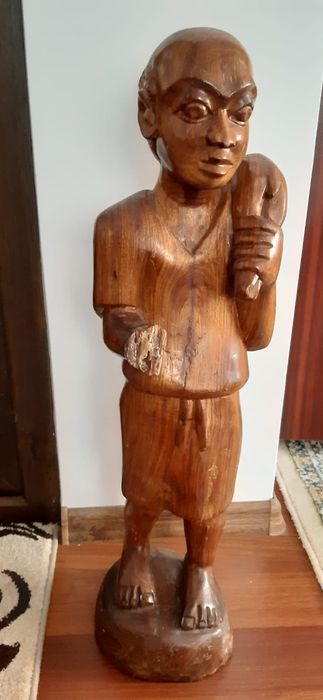 Statuie din lemn intreg sculptată manual
