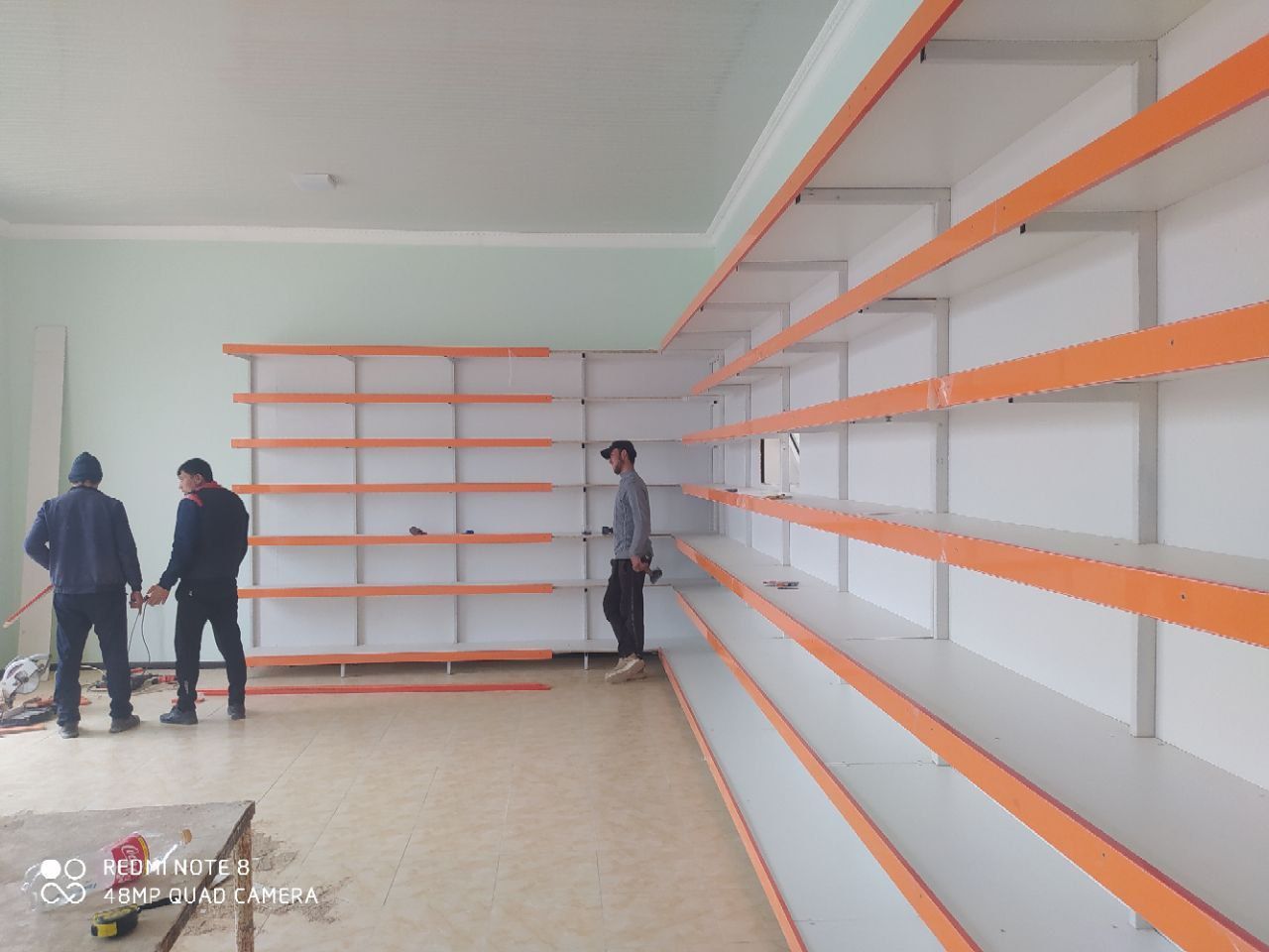 магазинлар Учун полкалар исталган ваиантларда