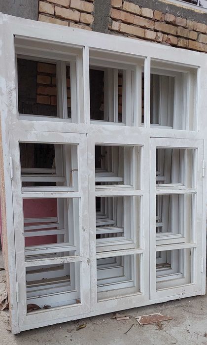 Ҳолати яхши бўлган ёғоч дереза ромлари сотилади.