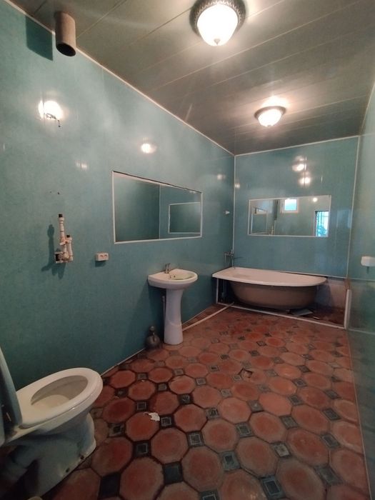 Мажнунтол махаллада 3 соток 2 хонали ховли сотилади. Ориентир Пост ГАИ