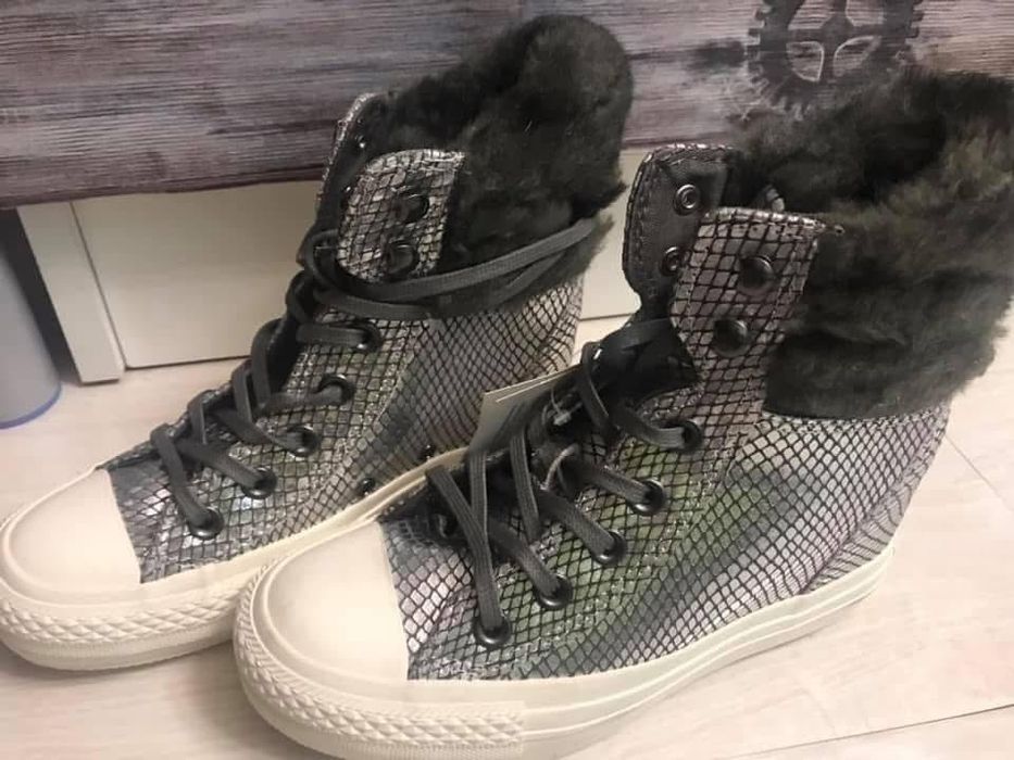 НОВИ Converse 35,36 естествен велур